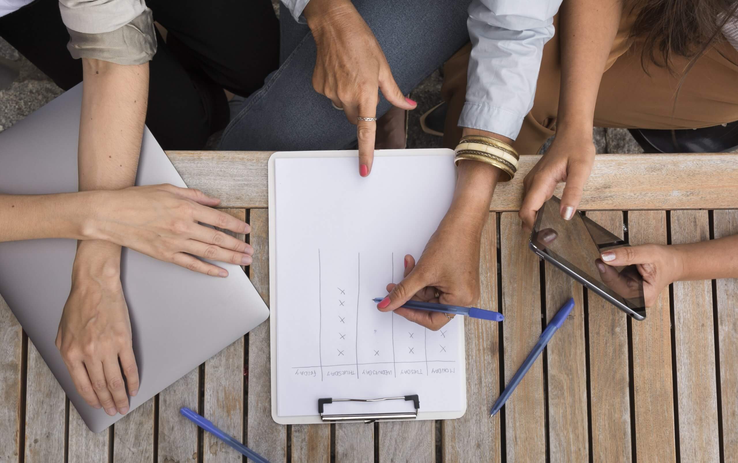 Mise en place d’un cahier des charges pour un projet digital, symbole de notre développement 100 % en France